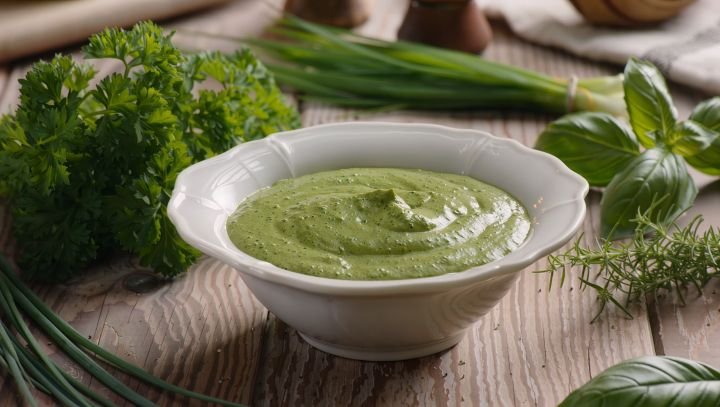 Molho Green Goddess: História, Origem, Ingredientes, Preparação e Como Usar na Gastronomia