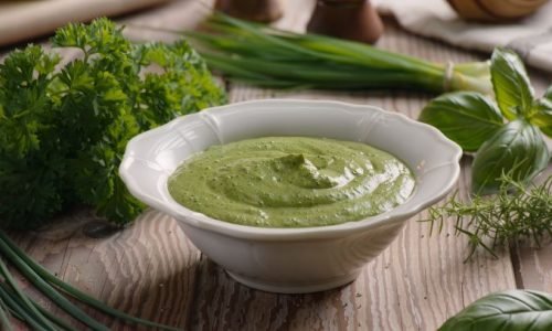 O molho Green Goddess é um dos condimentos mais icónicos da culinária americana