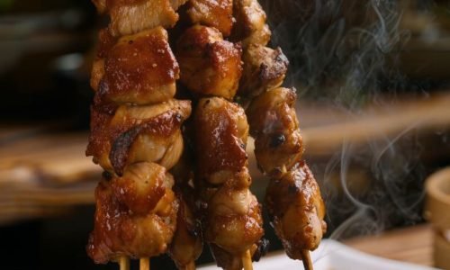 O molho Yakitori, conhecido no Japão como tare, é um dos elementos mais icónicos da culinária japonesa, especialmente no universo da comida de rua e dos grelhados.
